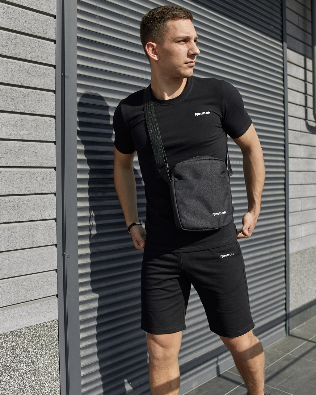 Чоловічий літній костюм Reebok Футболка + Шорти + Барсетка в подарунок чорний комплект Рибок
