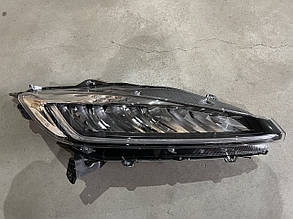 Фара передня права Honda M-NV