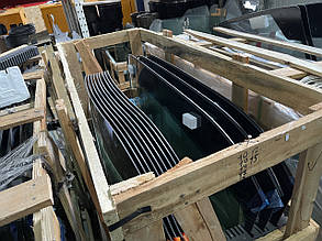 Скло передніх правих дверей Honda M-NV