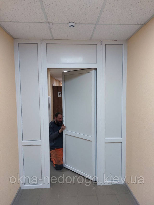 Тамбур з металопластику Київ, вул. Юності фото Okna-Nedorogo Тамбур з металопластику Київ, вул. Юності фото «Okna-Nedorogo»