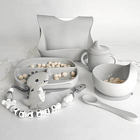 Силіконова секційна та глибока тарілка на присосках, слюнявчик, поильник носик, ложка/ дитяча для прикорму