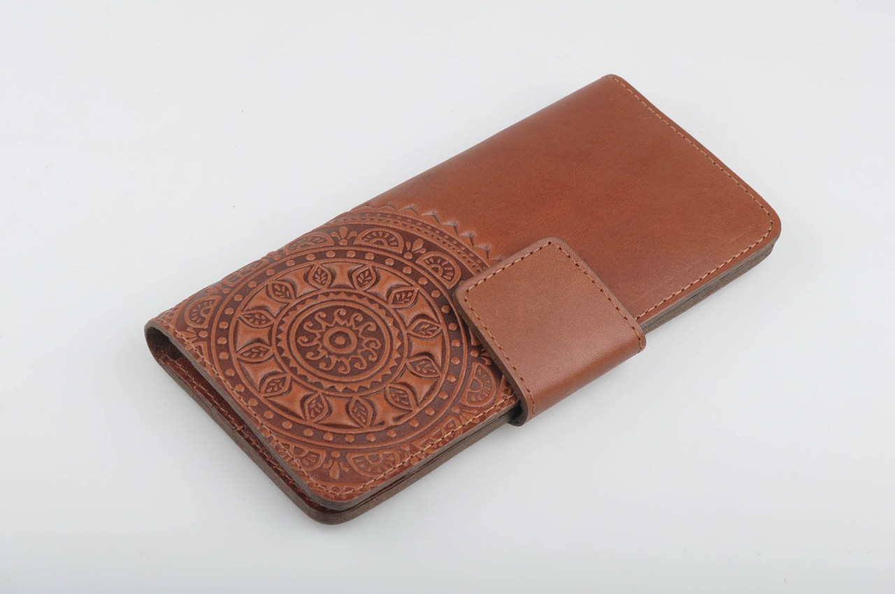 Шкіряний гаманець з тисненим орнаментом "Мандала", коричневого кольору, ручна робота, 21х11 см, фото 1