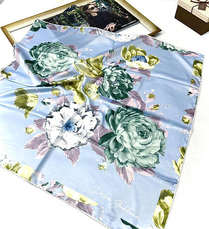 Шовкова брендова хустка Dolce Gabbana 90*90 см блакитна ручна обробка краю, фото 1