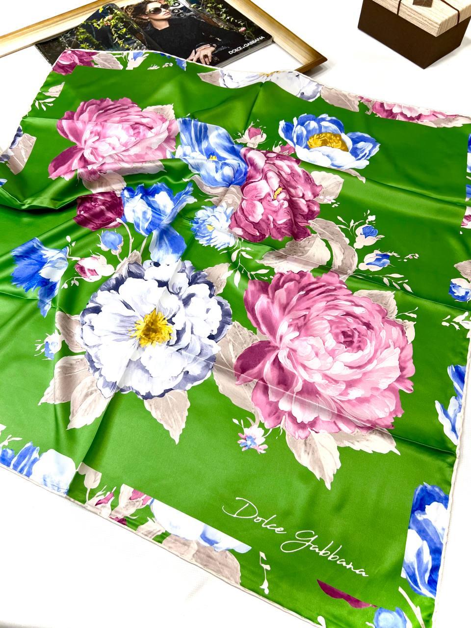 Шовкова брендова хустка Dolce Gabbana 90*90 см зелена ручна обробка краю