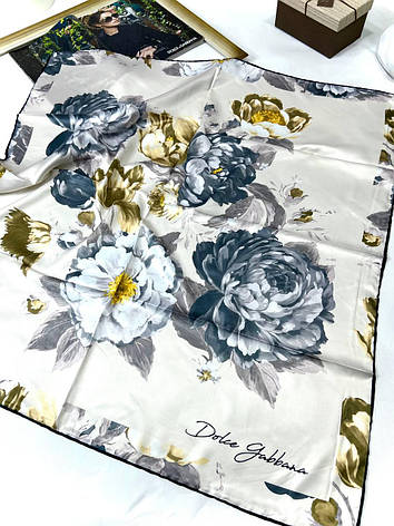 Шовкова брендова хустка Dolce Gabbana 90*90 см молочна ручна обробка краю, фото 1