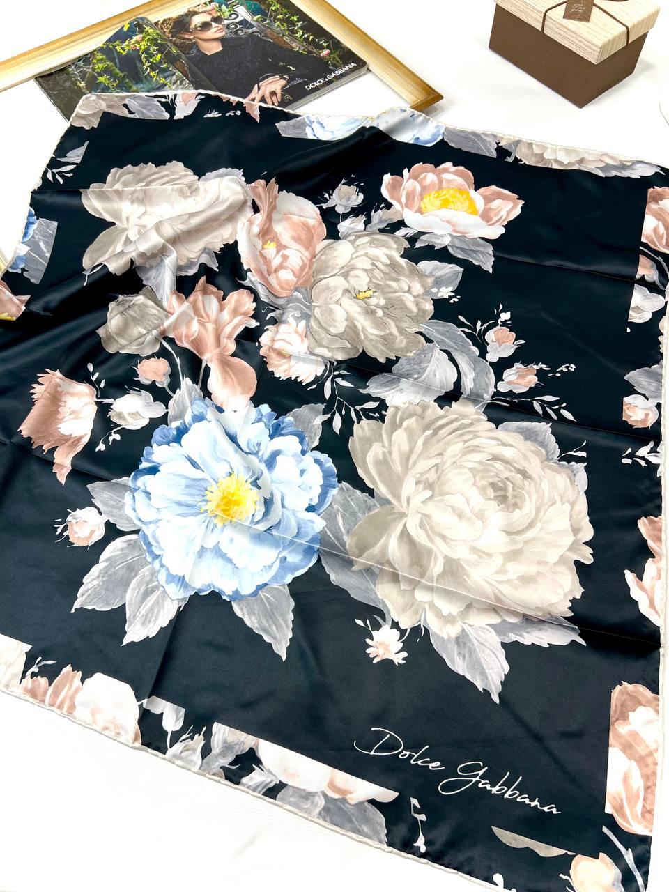 Шовкова брендова хустка Dolce Gabbana 90*90 см чорна ручна обробка краю