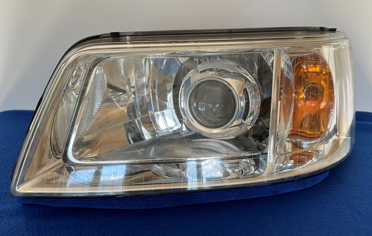 Встановлення Bi — Led лінз у фари Volkswagen Transporter T5 2003 — 2009, фото 1