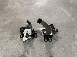 Петля капота ліва Honda M-NV