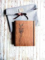 Блокнот з дерев`яною обкладинкою "Колос пшениці. Герб України. слава України. Поки Дніпро тече Україна не помре"