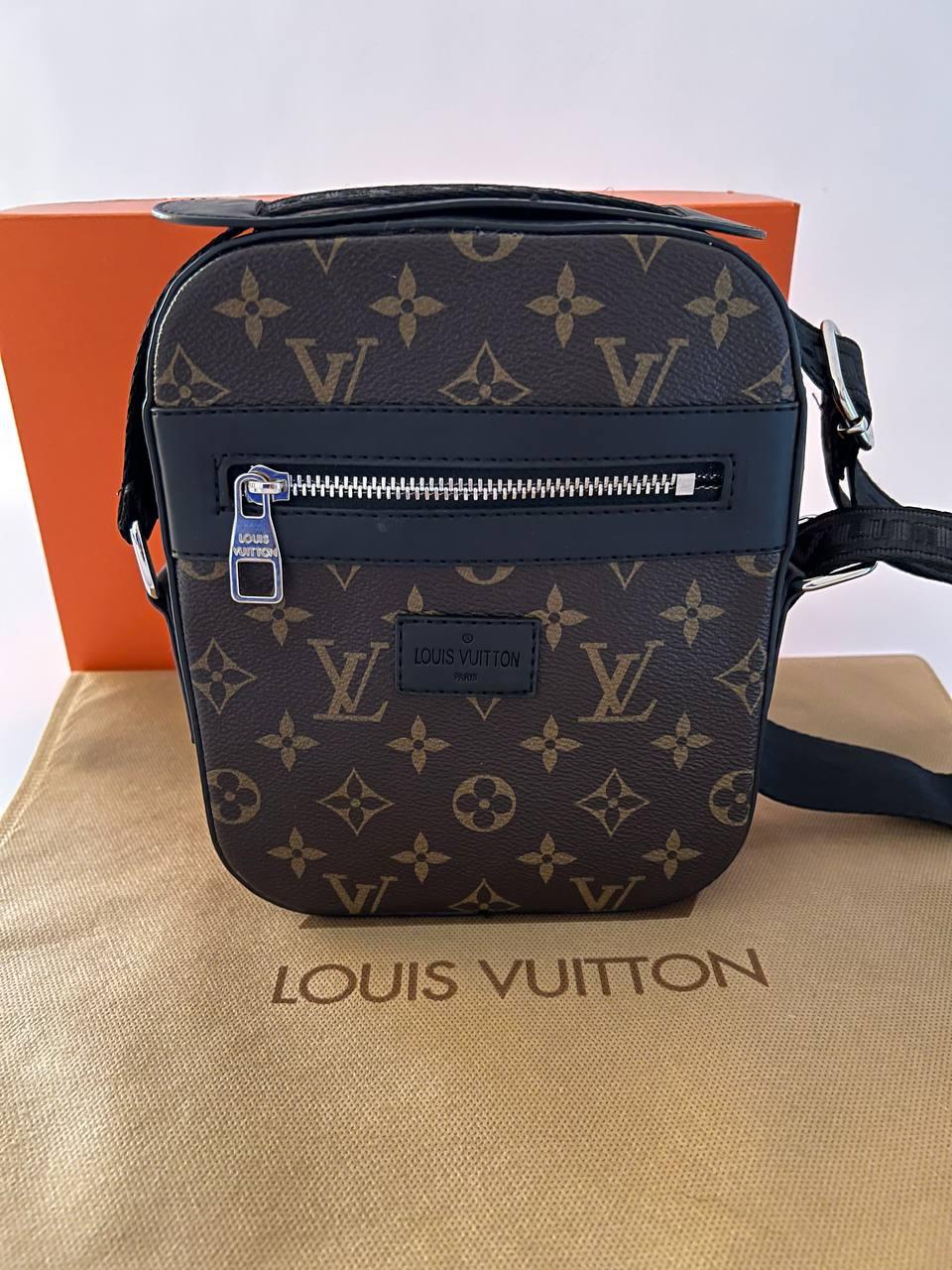 Сумка чоловіча Louis Vuitton колір коричневий monogram у подарунковій упаковці