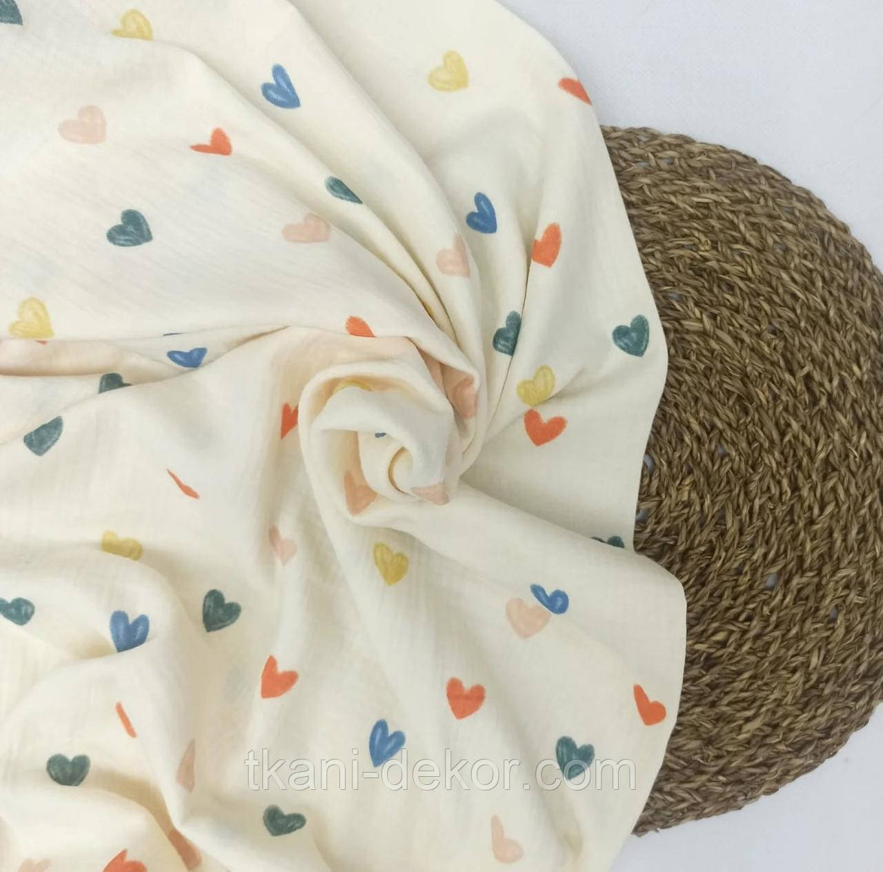 Муслін (жатка 1,35 м) різнокольорові серця на ванілі, фото 1