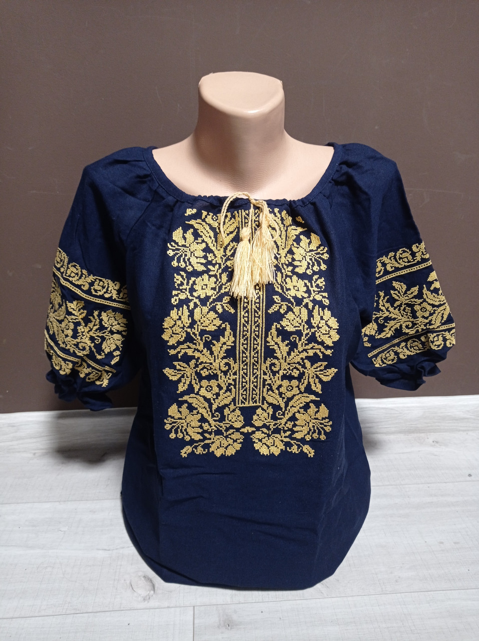 Дизайнерська темно-синя жіноча вишиванка "Багатство" із золотою вишивкою Україна УкраїнаТД розміри 44-64