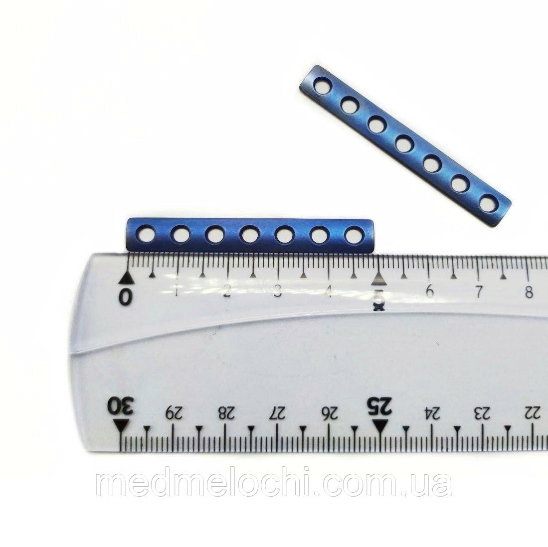 Пластина п'ясткова (титан) товщина 1 мм, D = 2,7 мм, 7 отв,