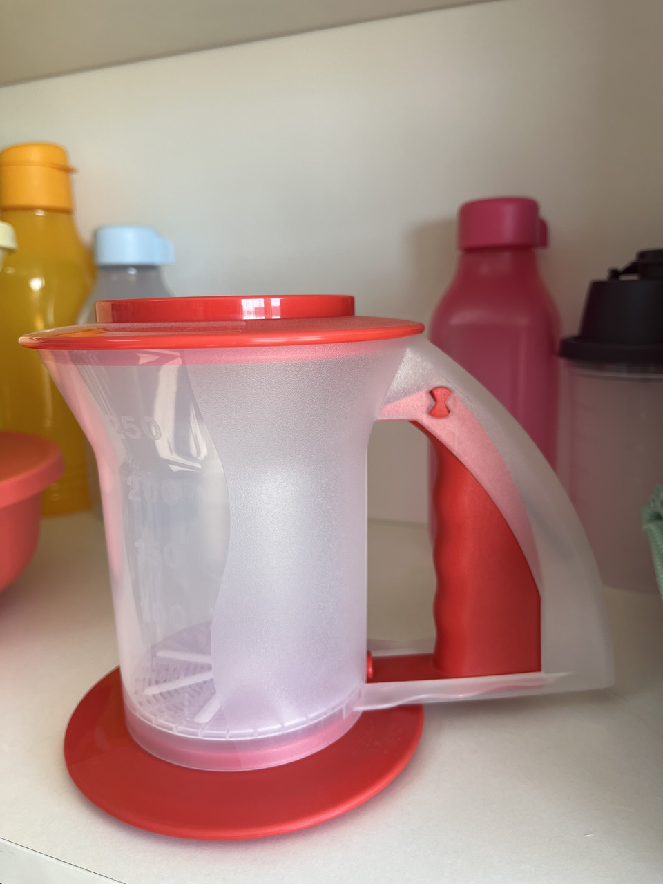 Сито Tupperware в червоному кольорі