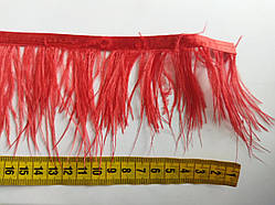 Перья страуса на ленте красные
