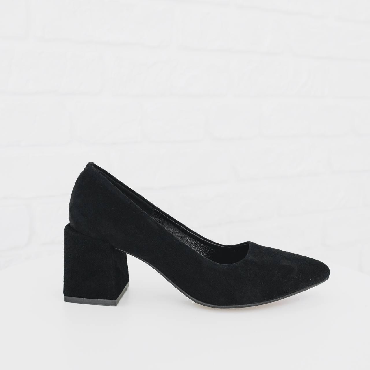 Туфлі жіночі класичні чорні Woman's heel на квадратному каблуці