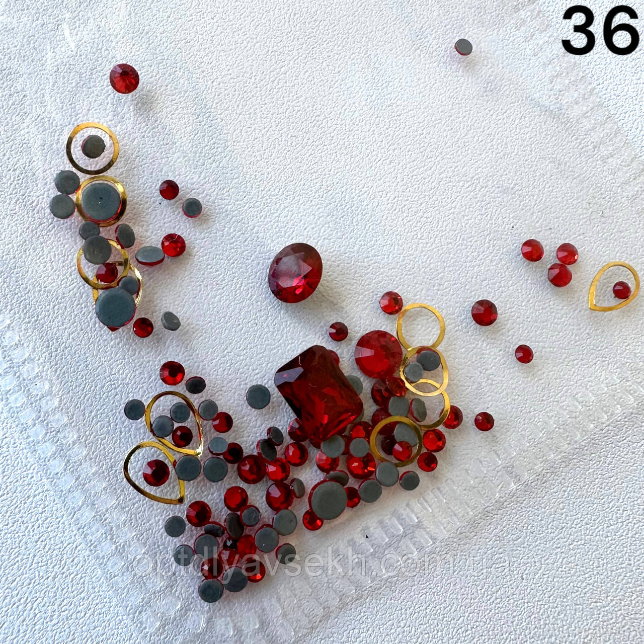 Декор для нігтів - металеві/пластикові фігурки різних форм у пакетику Червоні камінці+золоті фігурки № 36