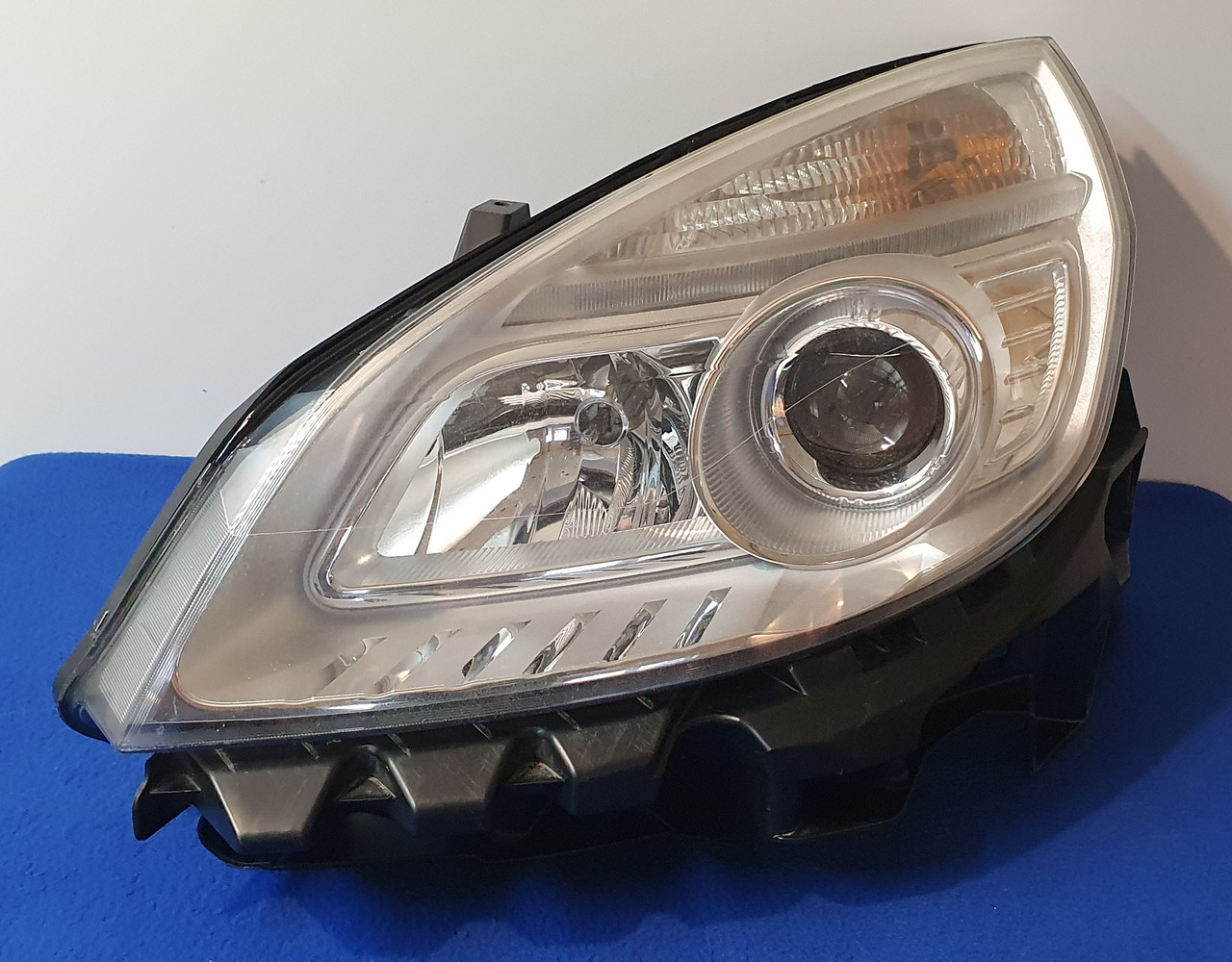 Встановлення Bi — Led лінз у фари Renault Scenic 2 2006 — 2009, фото 1
