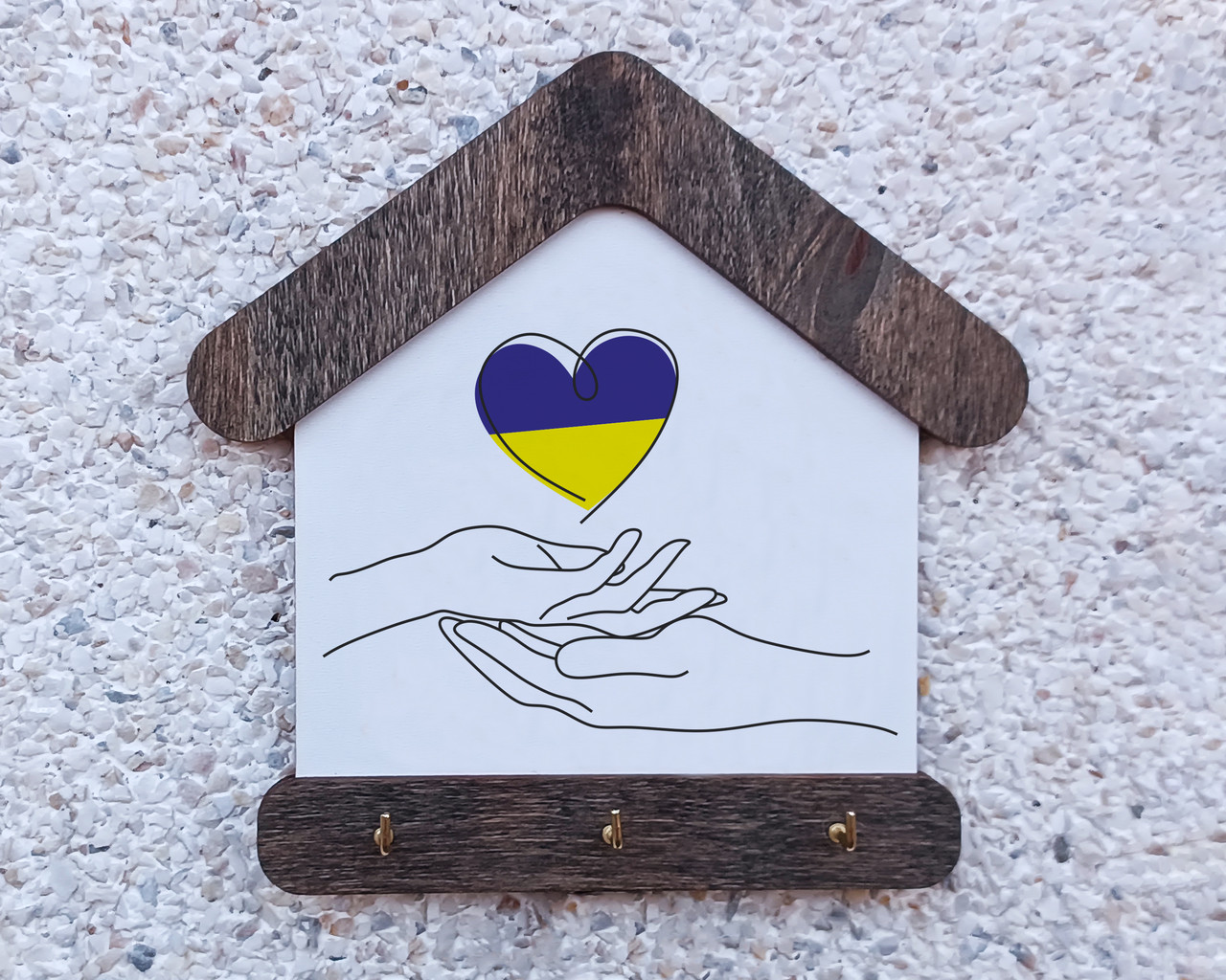 Ключниця дерев'яна настінна на 3 гачка зі стилізованим принтом "UKRAINE" 18*18 см.