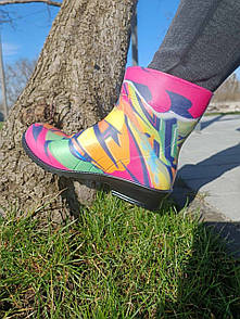 Яскраві кольорові жіночі чоботи напівчоботи черевики короткі