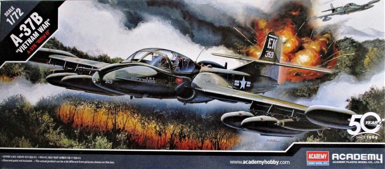 A-37B Dragonfly. Модель літака у масштабі 1/72. ACADEMY 12461