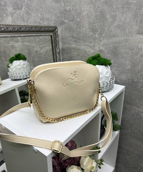 Жіноча сумочка з ланцюжком невелика сумка через плече бежева шкірзам