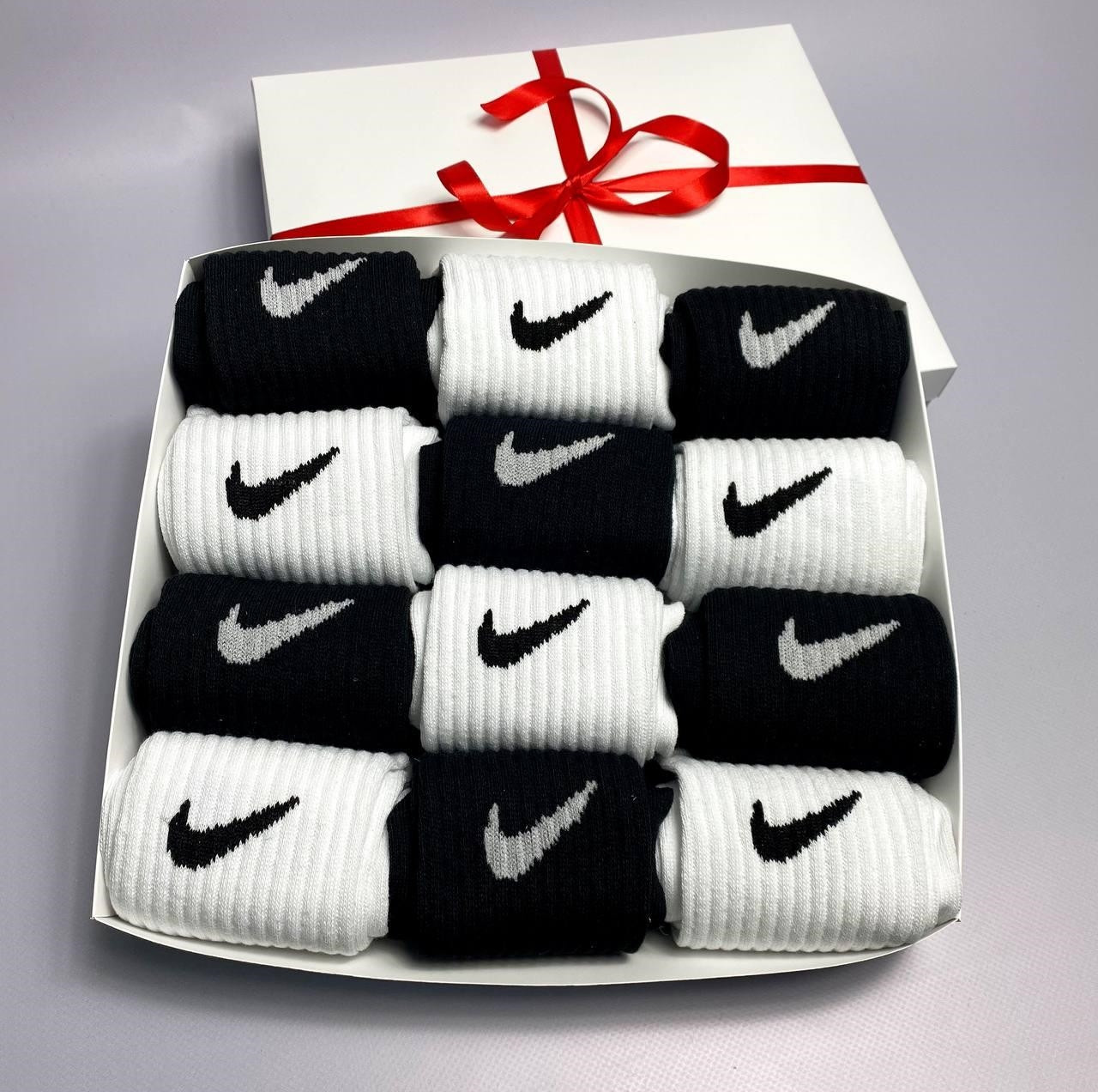 Прикольні жіночі шкарпетки на 12 пар 36-41 р Nike чорні та білі демісезонні та бавовняні подарунок для дівчини