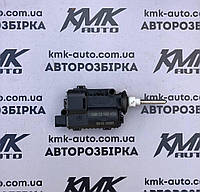 Моторчик лючка паливного баку Opel Vectra C, Signum, Astra H, Zafira B GM 13158426