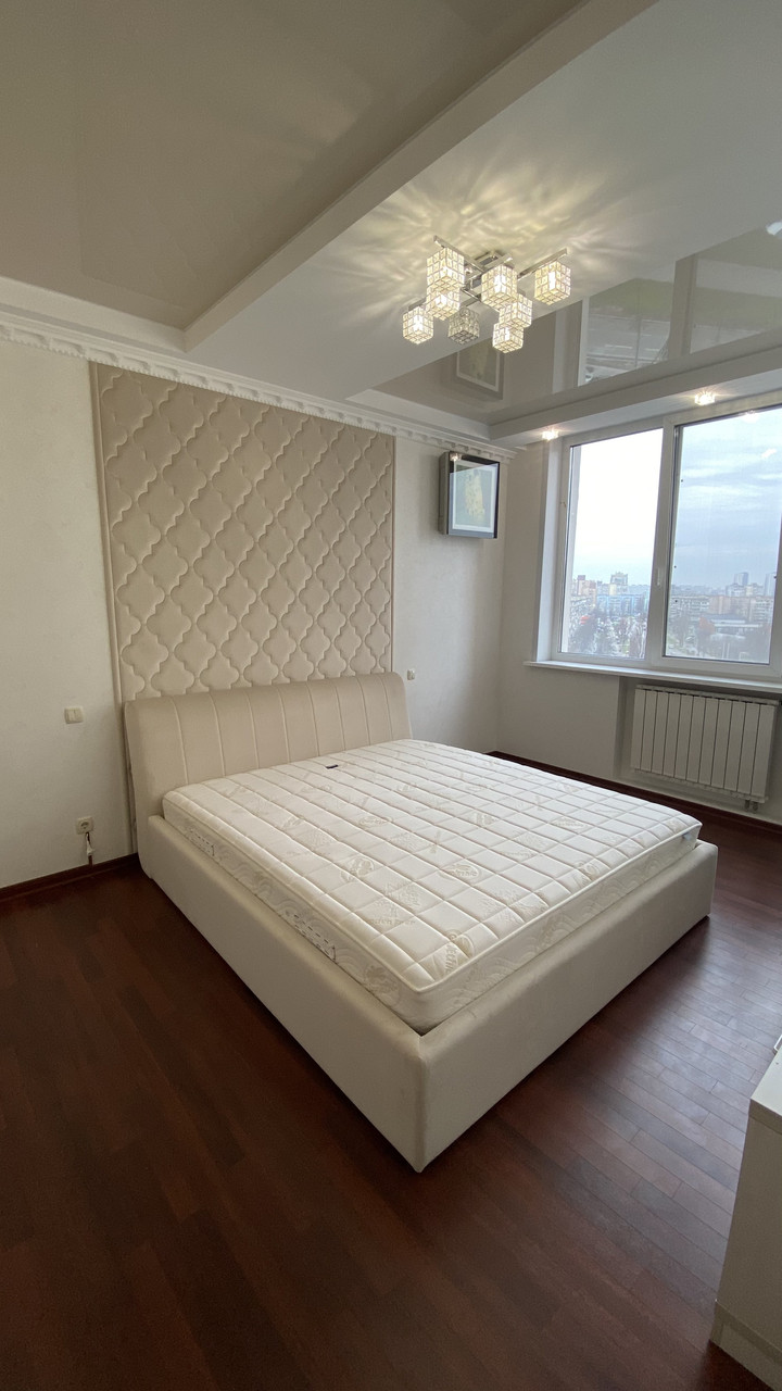 Панель з ліжком