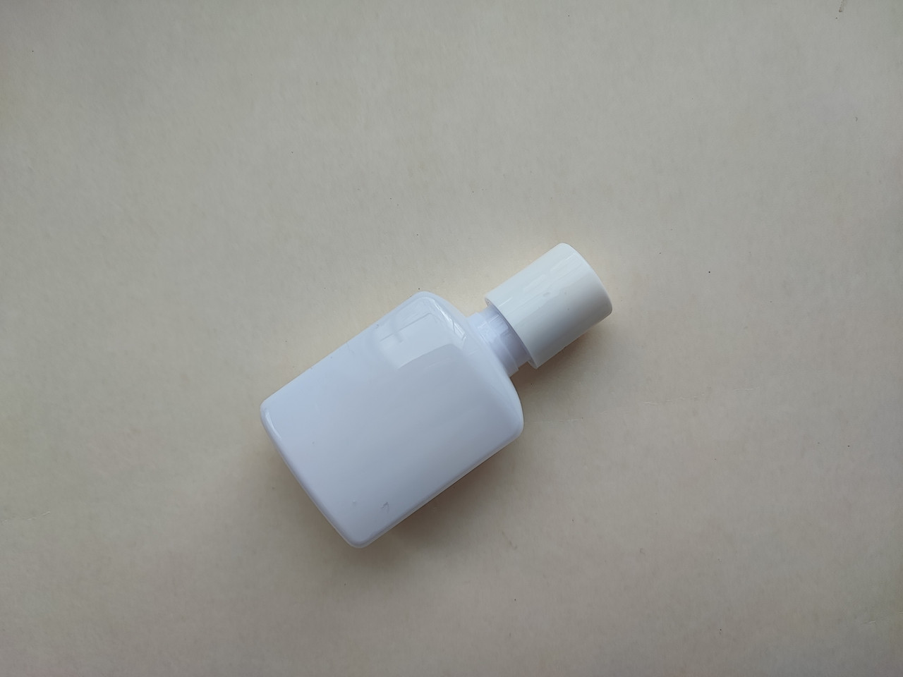 50 - 55 мл Квадрат білий із кришкою білою диск-топ 20/410, флакон ПЕТ з ковпачком, закруткою, пляшка