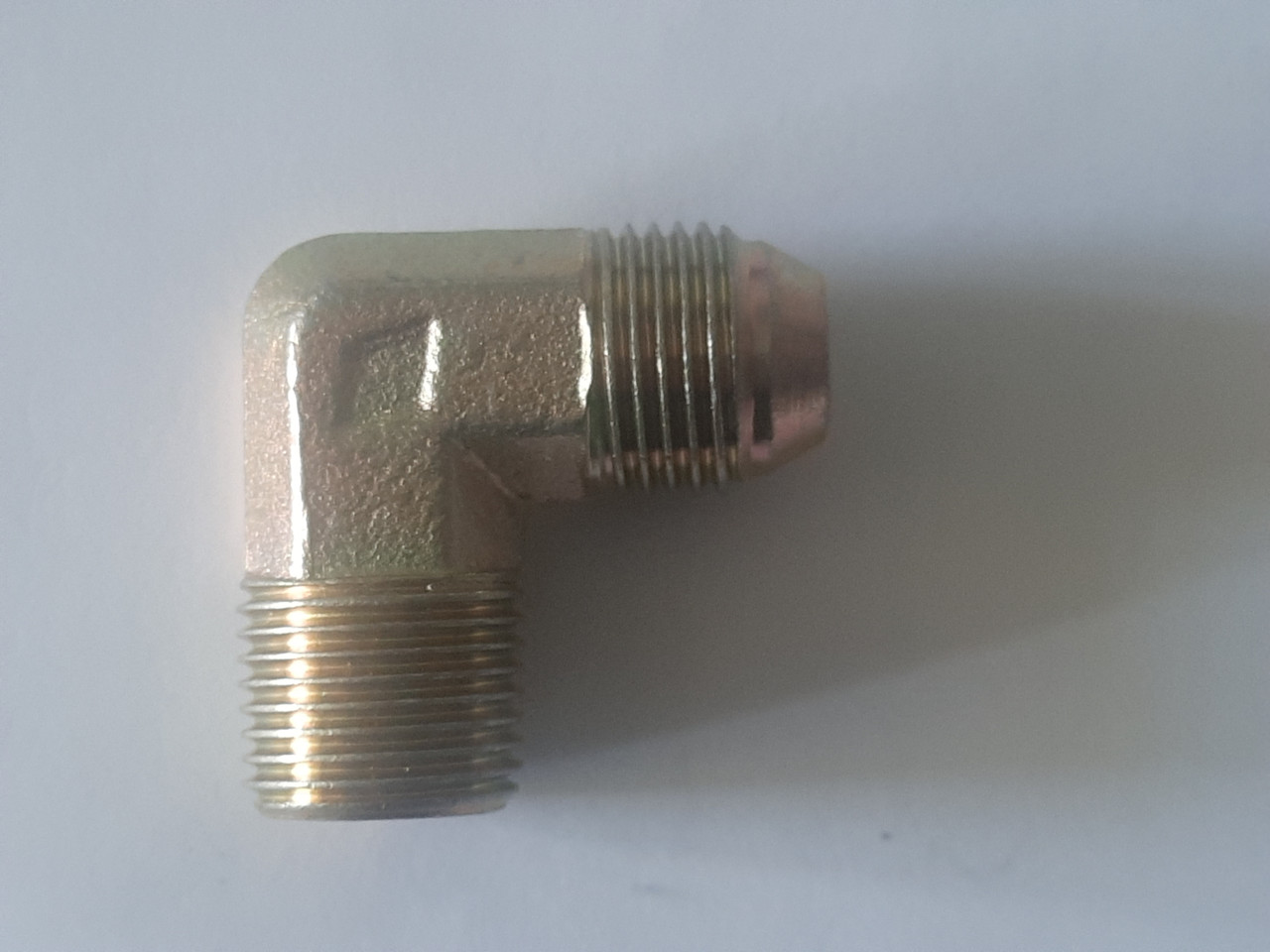 Кутовий з'єднувач компресора 21*21мм