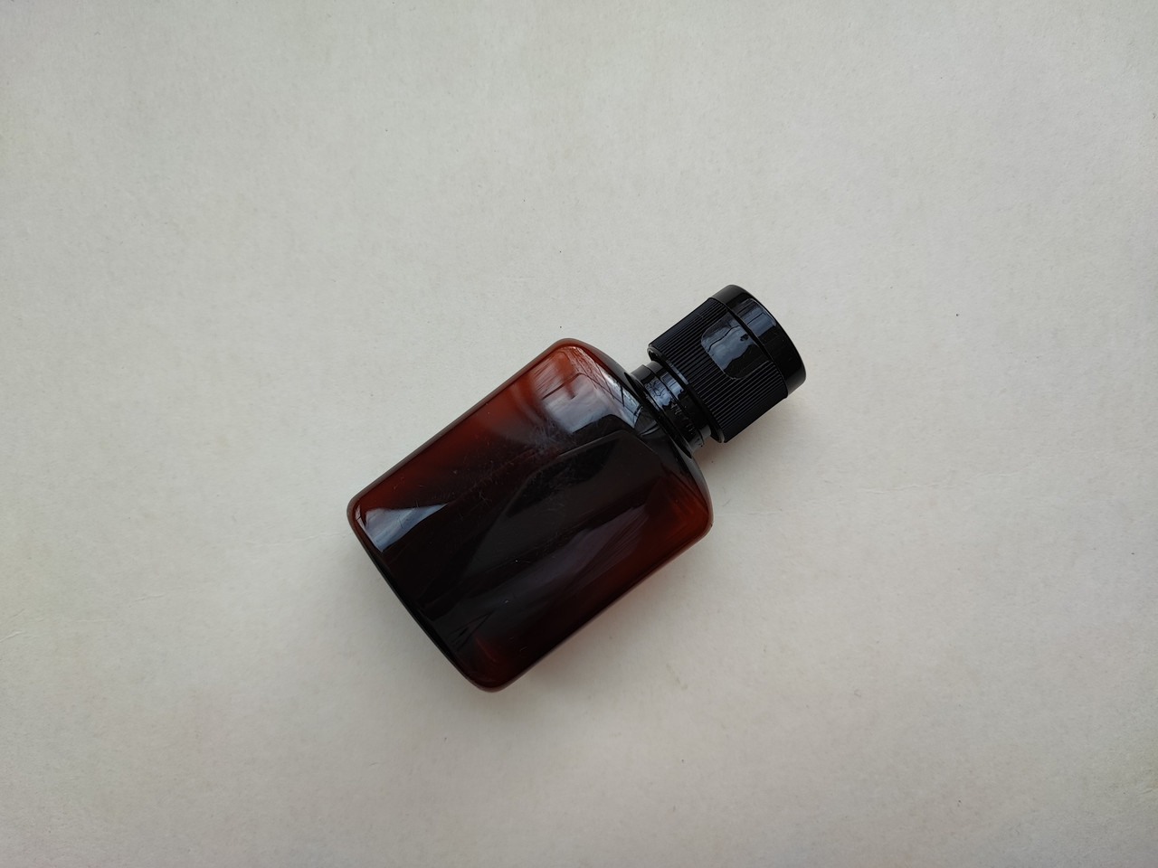 50 - 55 мл Квадрат коричневий з чорною кришкою фліп-топ 20/410, ПЕТ пластиковий флакон, пластмасовий у комплекті