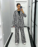 Жіночий прогулянковий костюм у стилі оверсайз із софту принт зебра, фото 2
