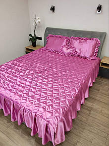 Атласне покривало з подушками рожеве