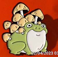 Брошь брошка значок пин металл зеленый жаба лягушка в поганках грибы