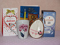 Подарок к Пасхе, подарочный набор чашка + чай Lovare + конфеты Любимов + пряник Яйцо + открытка
