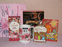 Подарок к Пасхе, подарочный набор чашка + чай Lovare + конфеты с ликером + пряник Паска + открытка