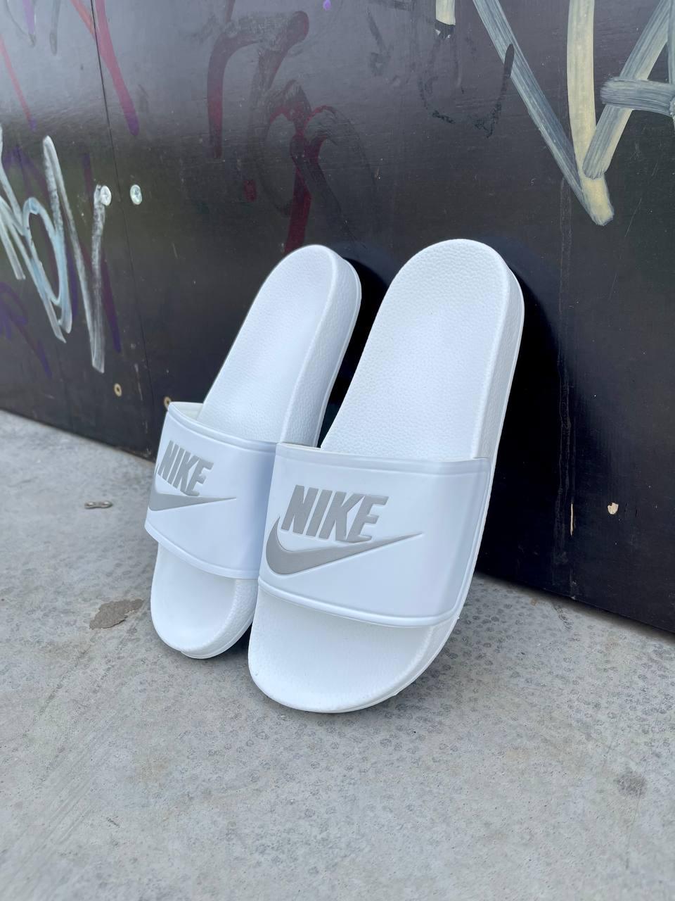 Жіночі шльопанці Nike Benassi Slide White Logo Silver ALL04397, фото 1