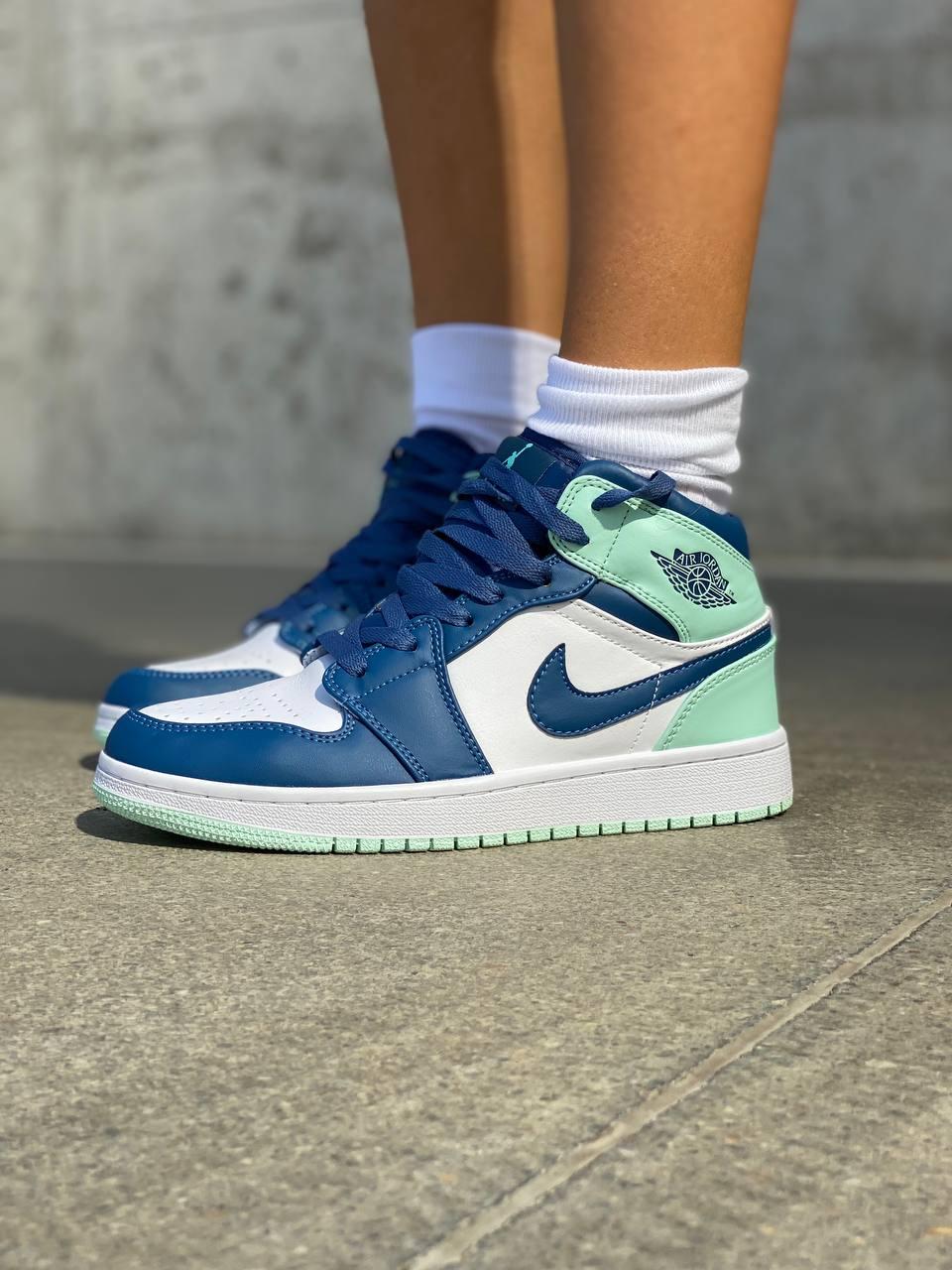 Жіночі кросівки Air Jordan 1 Mid Mystic Navy Blue Mint Foam 554724-413, фото 1