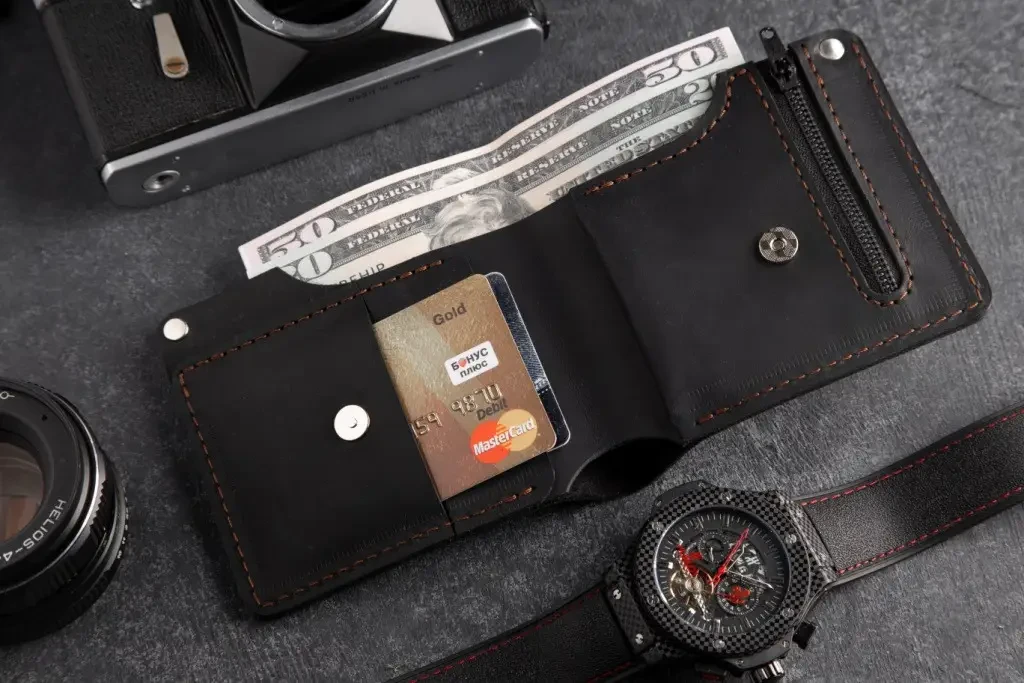 Чоловічий гаманець з натуральної шкіри з монетницею на блискавці Hudson BLK чорний