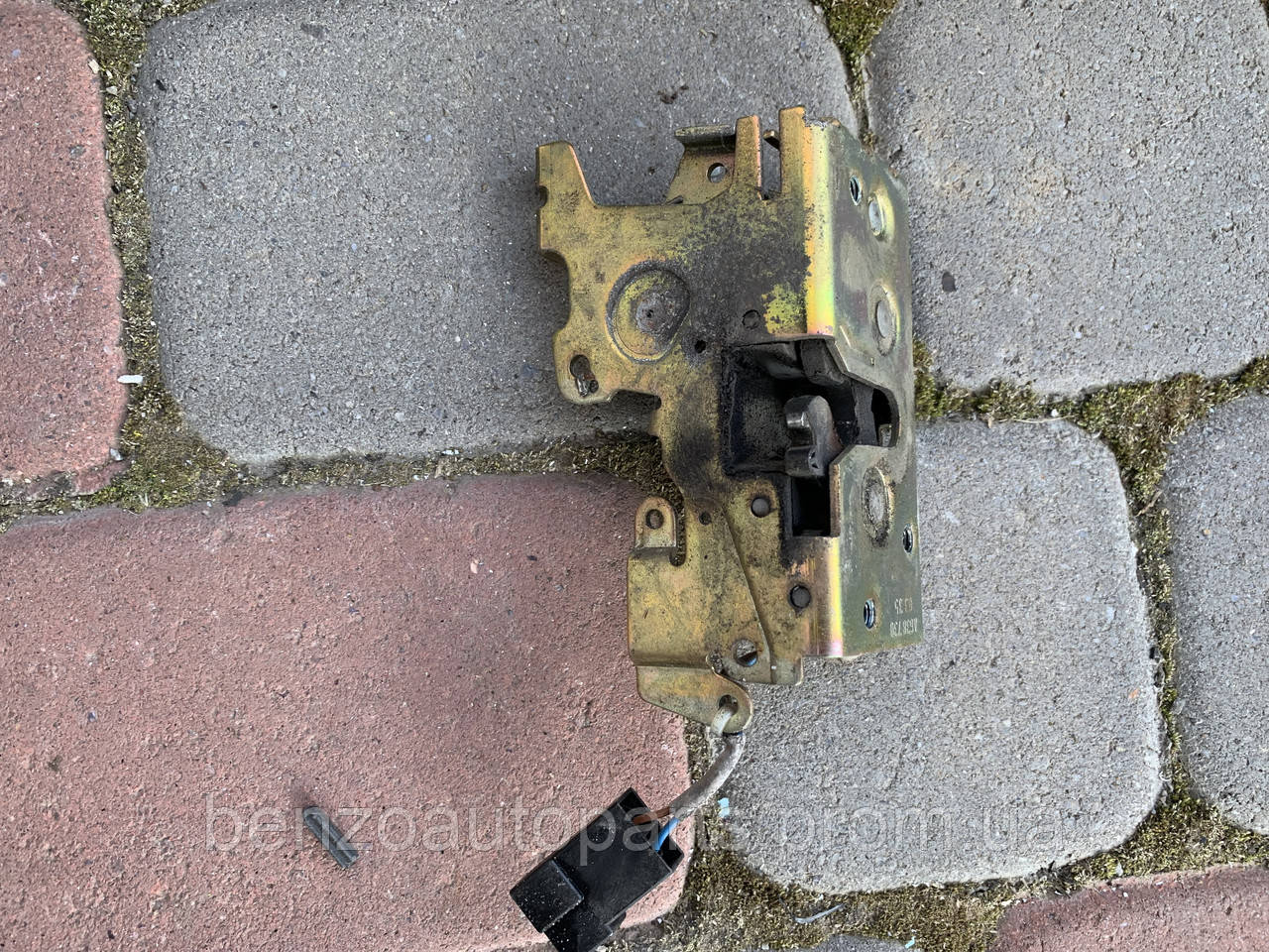 Замок Боковой Сдвижной Двери Mercedes Vito W638 A6387300335 — Купить ...