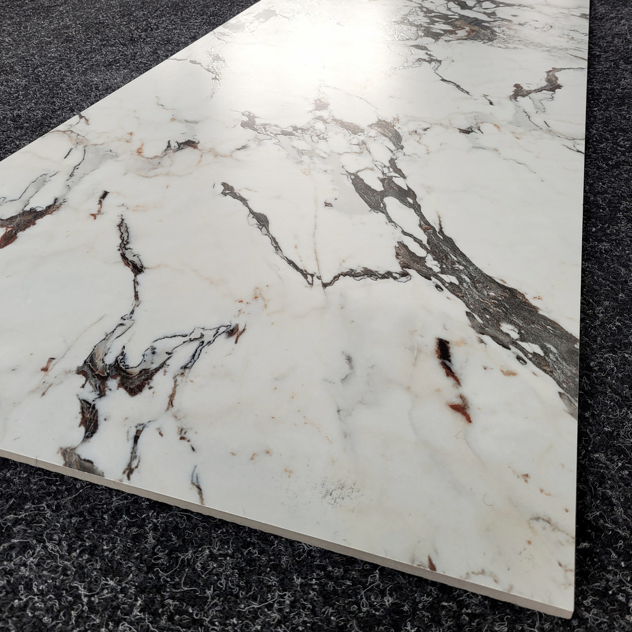 Біла матова плитка під мармур із сірим малюнком 120х60 Керамараніт, фото 1