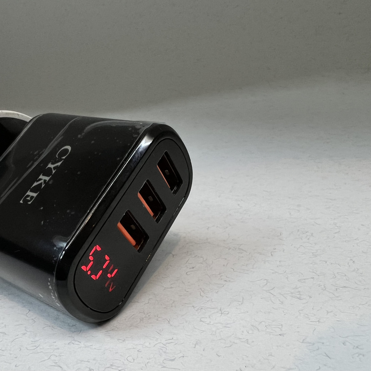 СЗУ HKLUSB590G,110-240V, 3xUSB, 5V/2.4A, LED Black, Blister-box