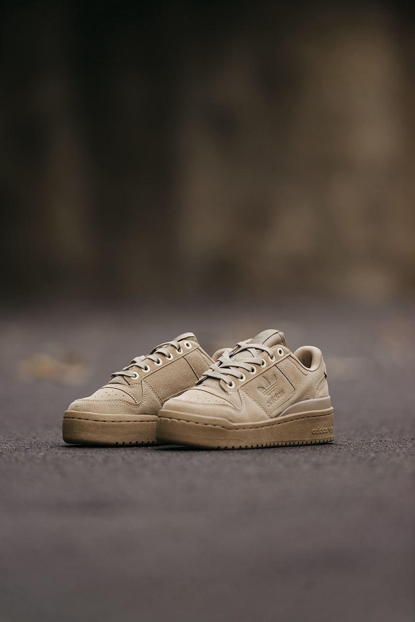 Класні кроссівки жіночі Adidas Forum Bold. Замшеві кросси для дівчат Адідас Форум на кожен день.