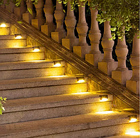 Садовий ліхтар на сонячній батареї кутовий 80х40х40мм Теплий білий