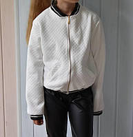 Трикотажная белая кофта-пиджак 152