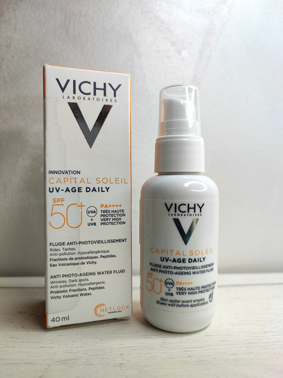 Солнцезащитный невесомый флюид против признаков фотостарения кожы лица SPF50+Vichy Capital Soleil UV-Age Daily - фото 1 - id-p1811875066