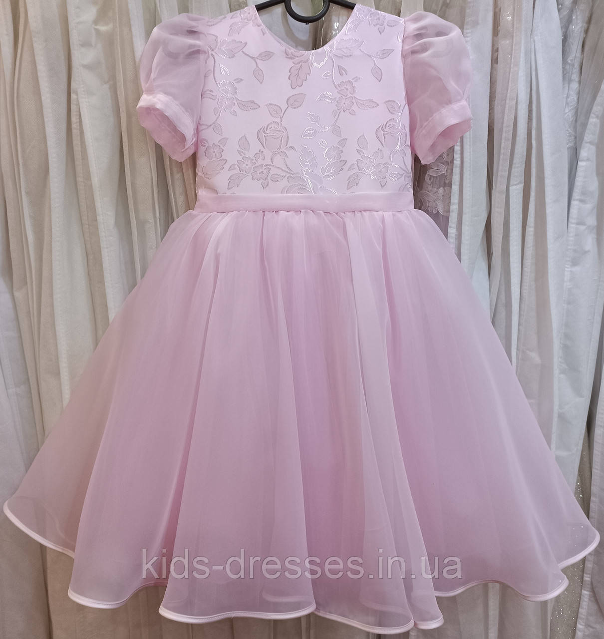 Ніжна рожева ошатна дитяча сукня із шифону з рукавчиком-ліхтариком на 4-6 років
