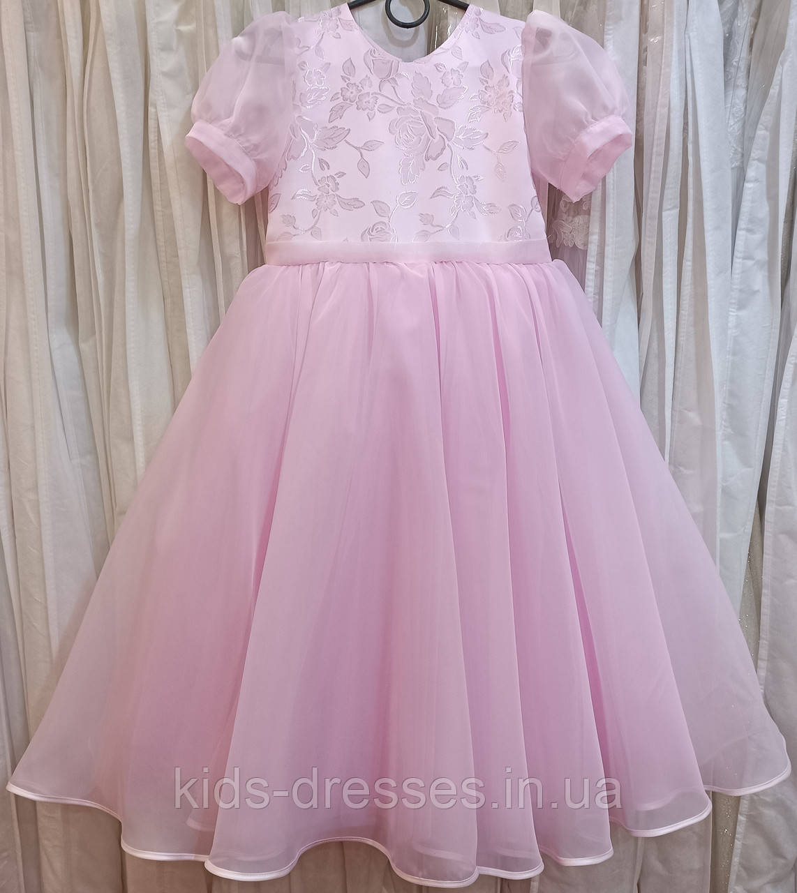 Ніжна рожева ошатна дитяча сукня із шифону з рукавчиком-ліхтариком на 7-9 років