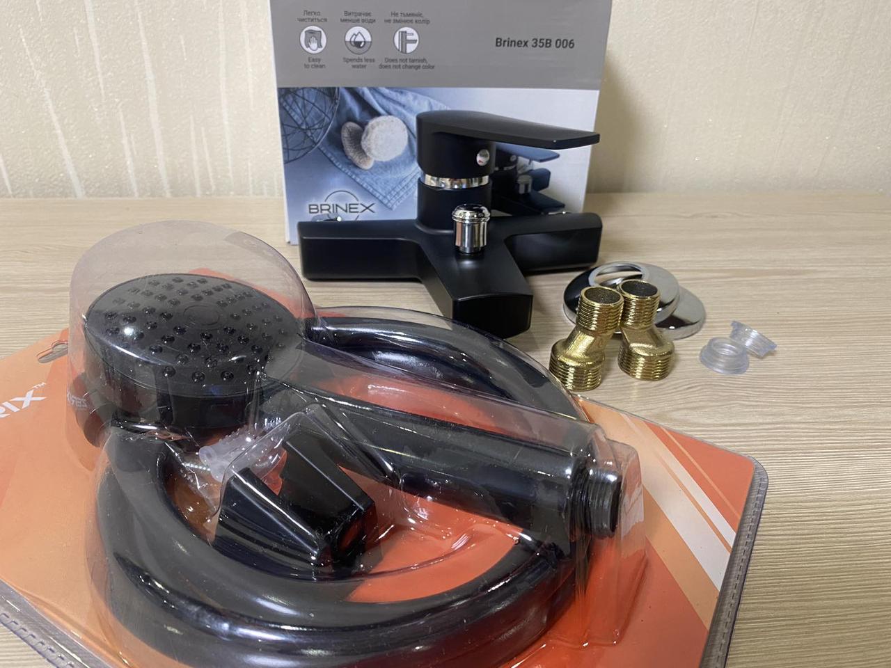 Пластиковий змішувач для ванної з душем чорний матовий у наборі SW Brinex 35B 006-015 короткий гусак, фото 1